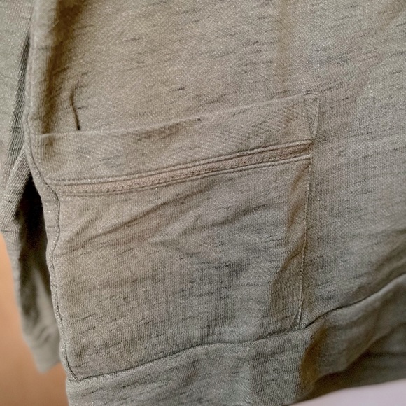 Field & Stream crewneck with pockets - Picture 2 of 4